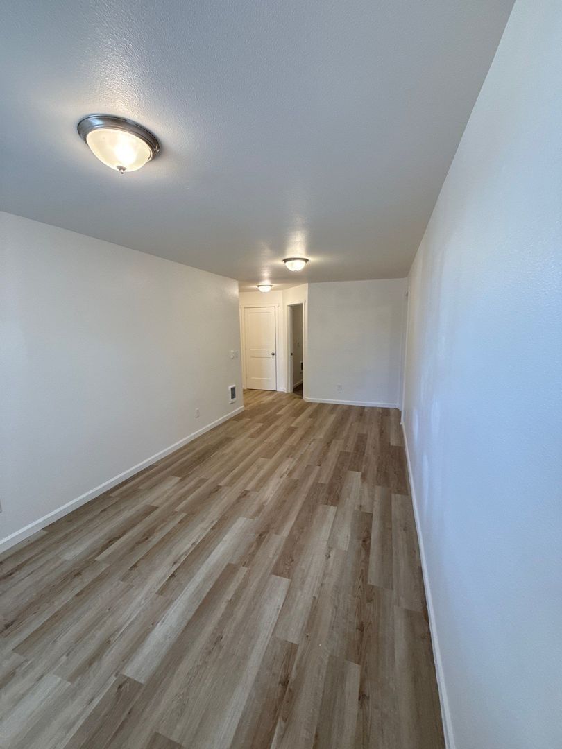 $1,595 First 3 Months, Mount Angel, 2 Bed, 1 Bath, 2nd Floor Apartment, Pet Friendly, AVAILABLE NOW! property image