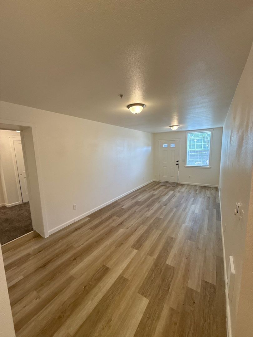 $1,595 First 3 Months, Mount Angel, 2 Bed, 1 Bath, 2nd Floor Apartment, Pet Friendly, AVAILABLE NOW! property image