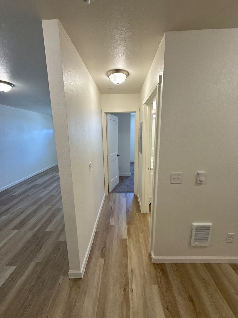 $1,595 First 3 Months, Mount Angel, 2 Bed, 1 Bath, 2nd Floor Apartment, Pet Friendly, AVAILABLE NOW! property image