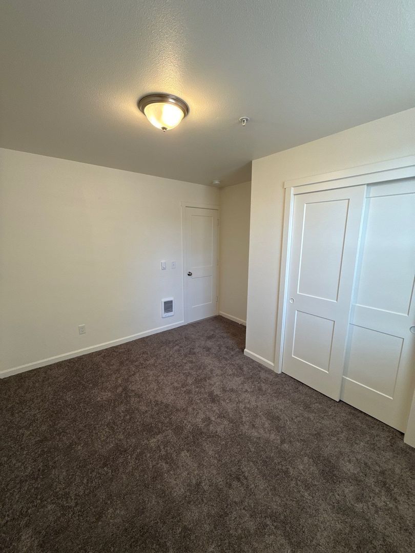 $1,595 First 3 Months, Mount Angel, 2 Bed, 1 Bath, 2nd Floor Apartment, Pet Friendly, AVAILABLE NOW! property image