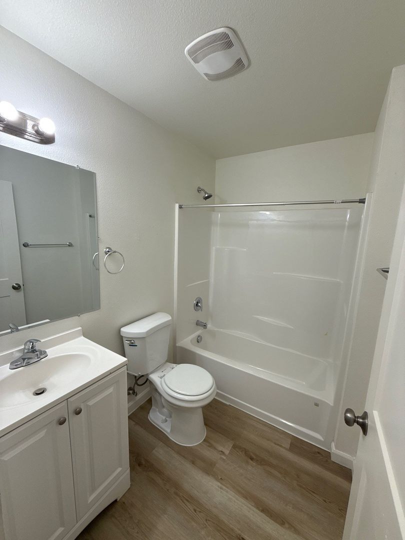 $1,595 First 3 Months, Mount Angel, 2 Bed, 1 Bath, 2nd Floor Apartment, Pet Friendly, AVAILABLE NOW! property image
