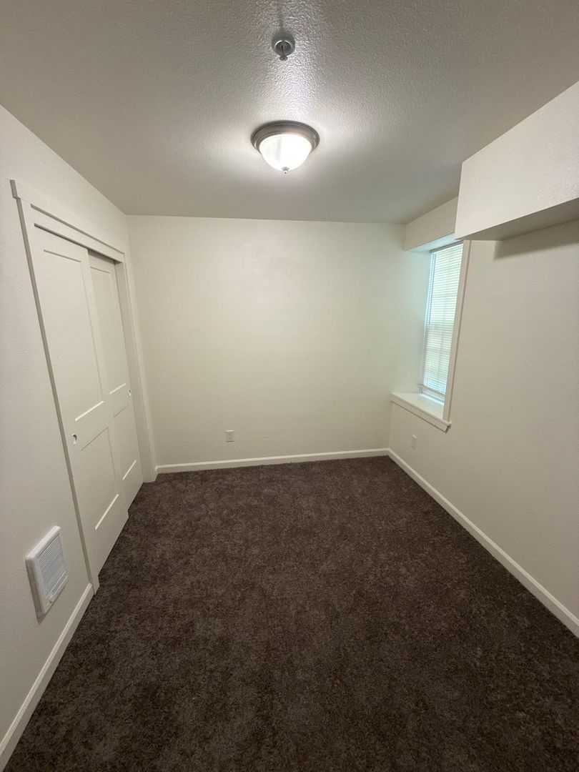 $1,595 First 3 Months, Mount Angel, 2 Bed, 1 Bath, 2nd Floor Apartment, Pet Friendly, AVAILABLE NOW! property image