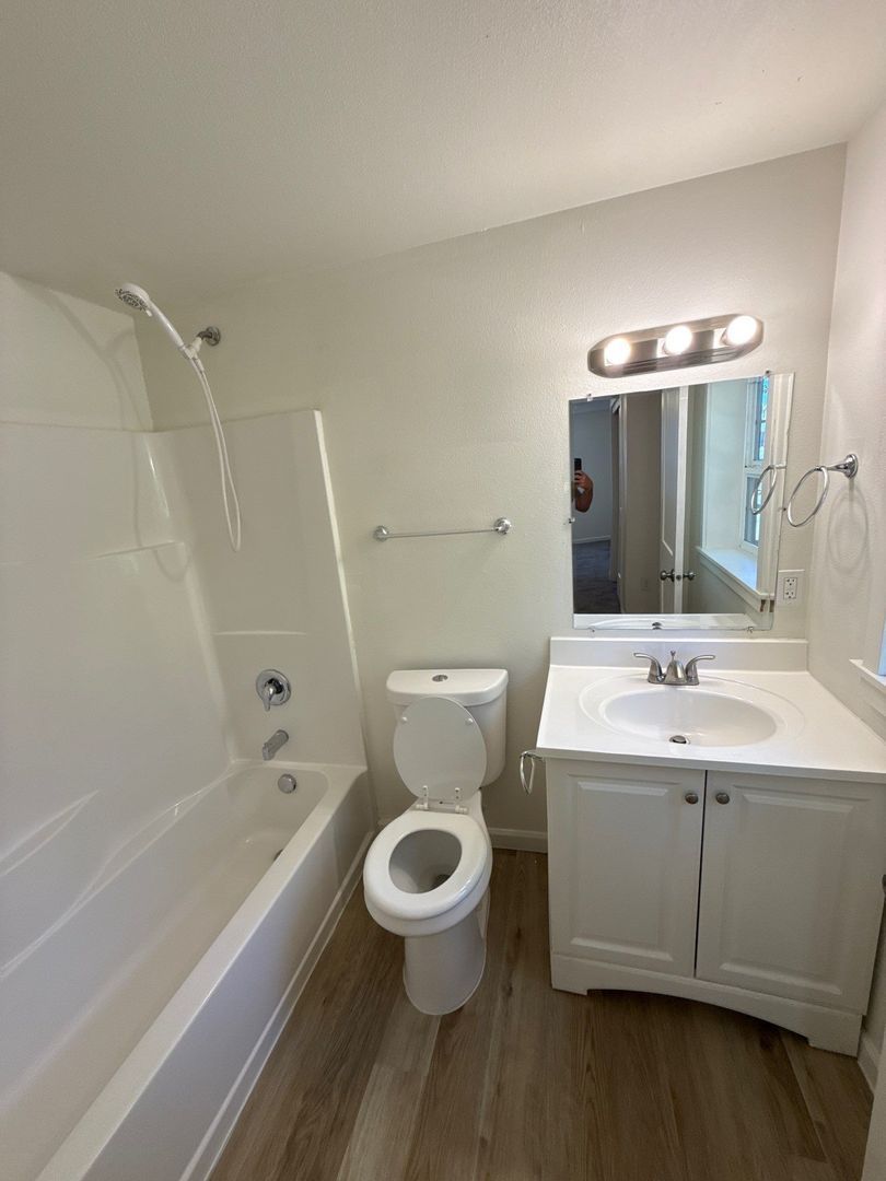 $1,595 First 3 Months, Mount Angel, 2 Bed, 1 Bath, 2nd Floor Apartment, Pet Friendly, AVAILABLE NOW! property image