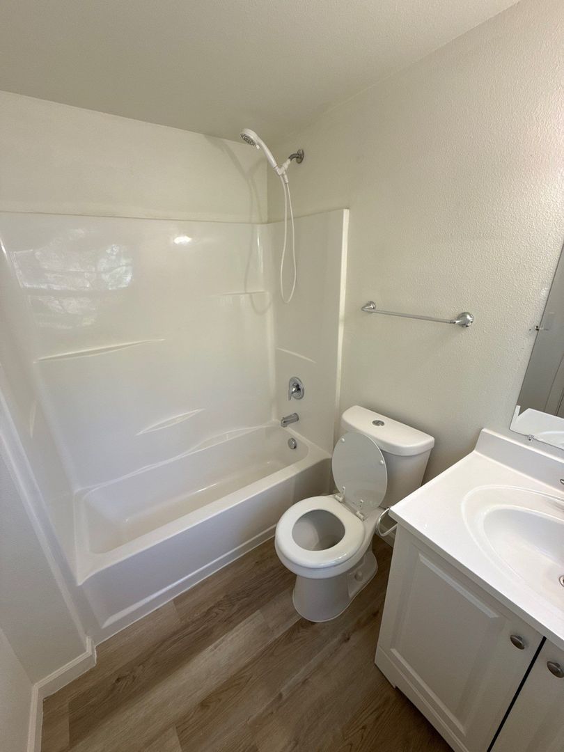 $1,595 First 3 Months, Mount Angel, 2 Bed, 1 Bath, 2nd Floor Apartment, Pet Friendly, AVAILABLE NOW! property image
