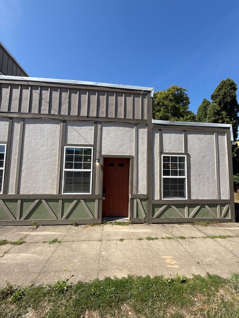 $1,595 First 3 Months, Mount Angel, 2 Bed, 1 Bath, 2nd Floor Apartment, Pet Friendly, AVAILABLE NOW! property image