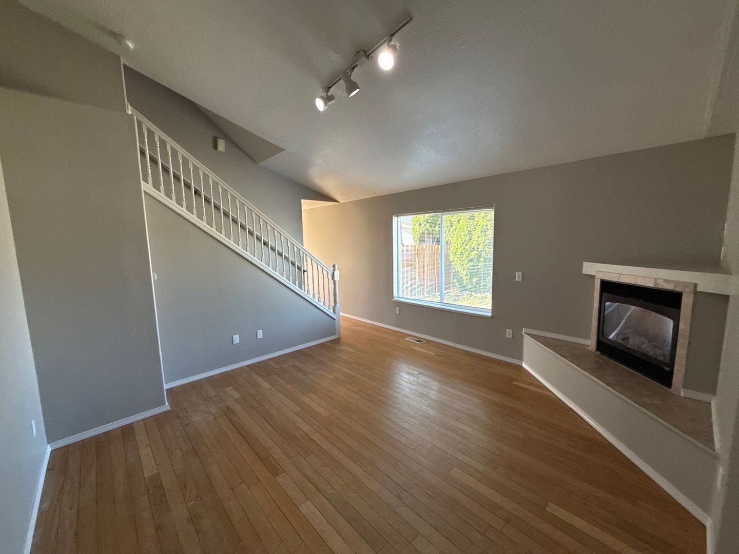 NE Salem 3 Bed 2.5 Bath, 2 Story Duplex, Fenced Yard, Garage, AVAILABLE NOW! property image