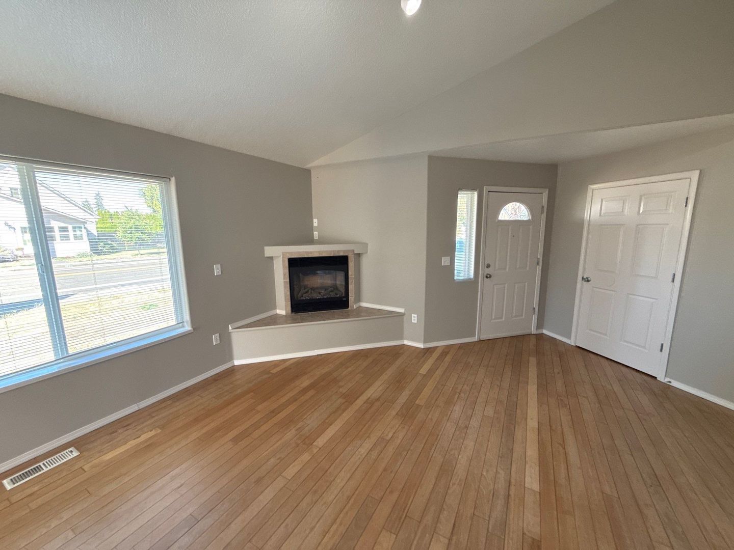 NE Salem 3 Bed 2.5 Bath, 2 Story Duplex, Fenced Yard, Garage, AVAILABLE NOW! property image