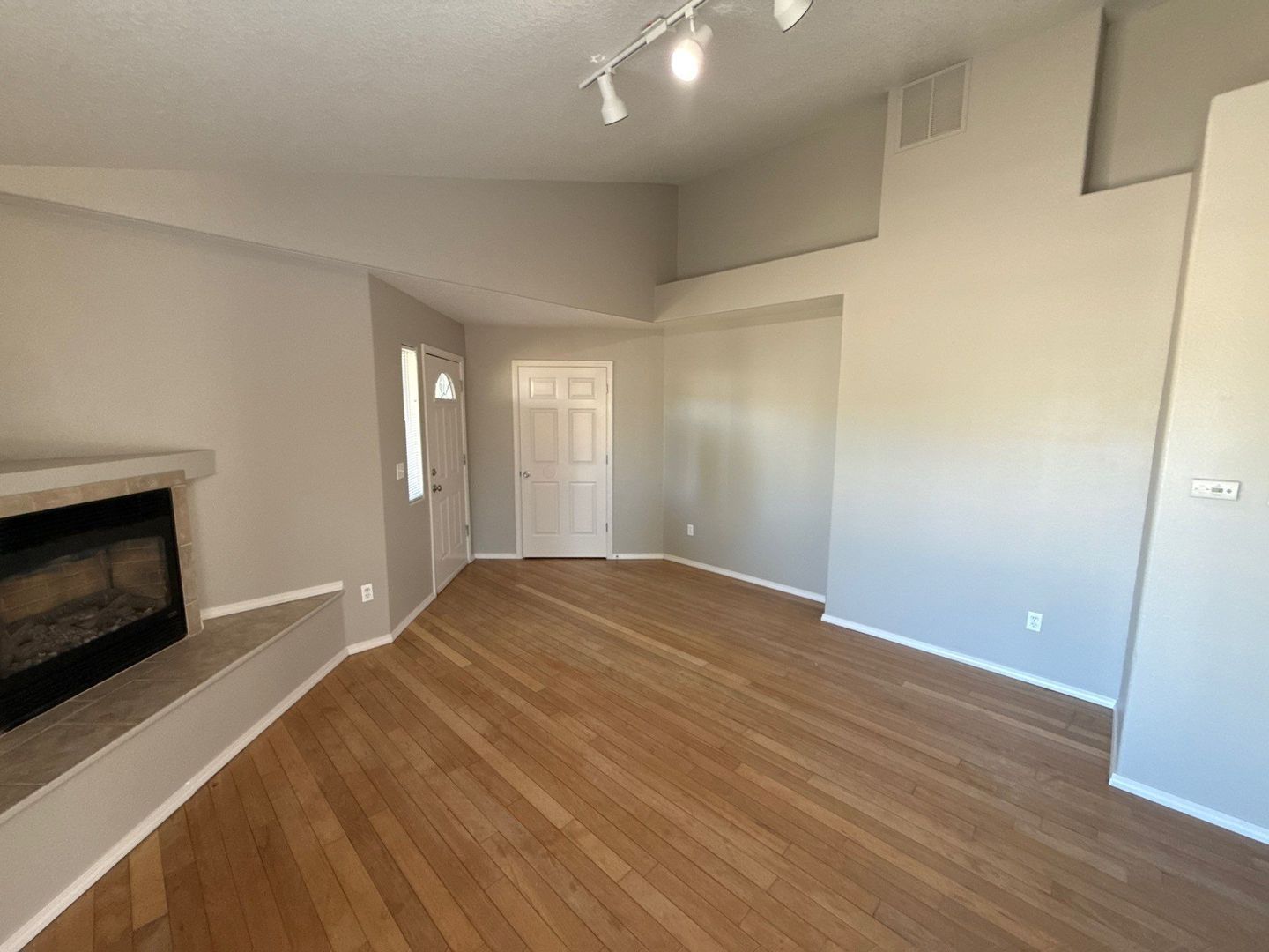 NE Salem 3 Bed 2.5 Bath, 2 Story Duplex, Fenced Yard, Garage, AVAILABLE NOW! property image
