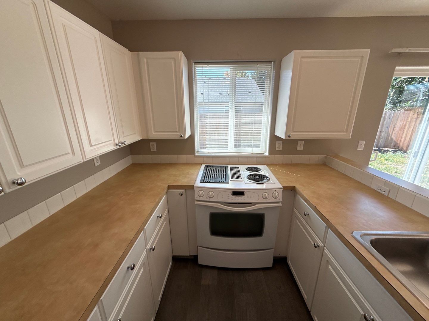 NE Salem 3 Bed 2.5 Bath, 2 Story Duplex, Fenced Yard, Garage, AVAILABLE NOW! property image