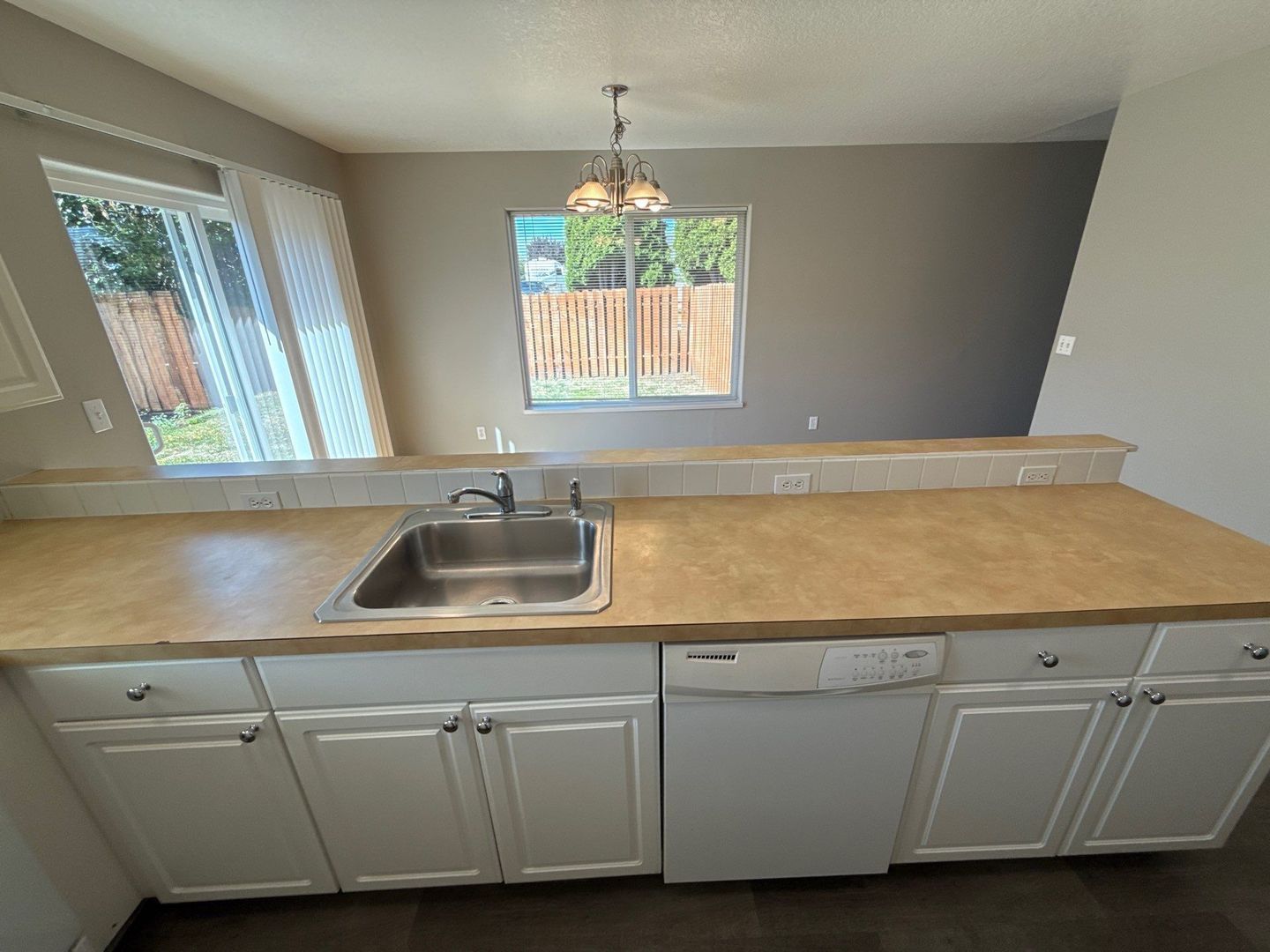 NE Salem 3 Bed 2.5 Bath, 2 Story Duplex, Fenced Yard, Garage, AVAILABLE NOW! property image