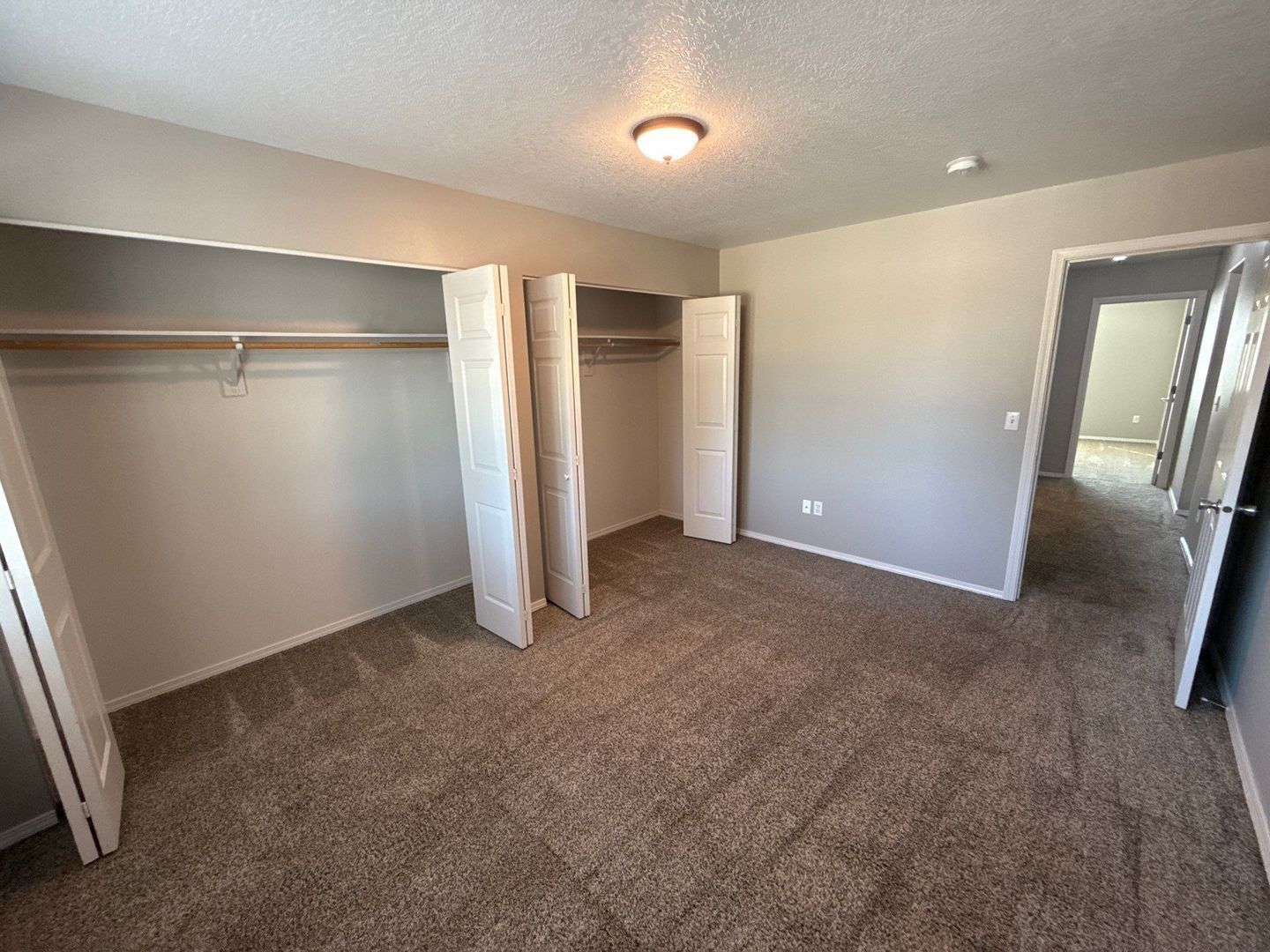 NE Salem 3 Bed 2.5 Bath, 2 Story Duplex, Fenced Yard, Garage, AVAILABLE NOW! property image