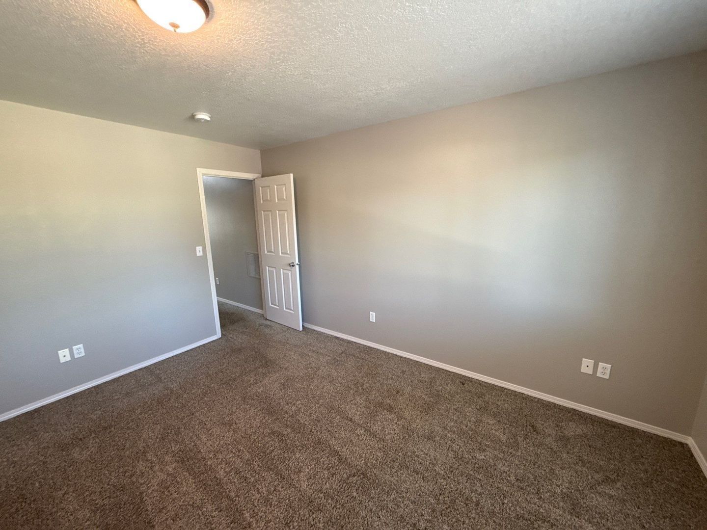 NE Salem 3 Bed 2.5 Bath, 2 Story Duplex, Fenced Yard, Garage, AVAILABLE NOW! property image