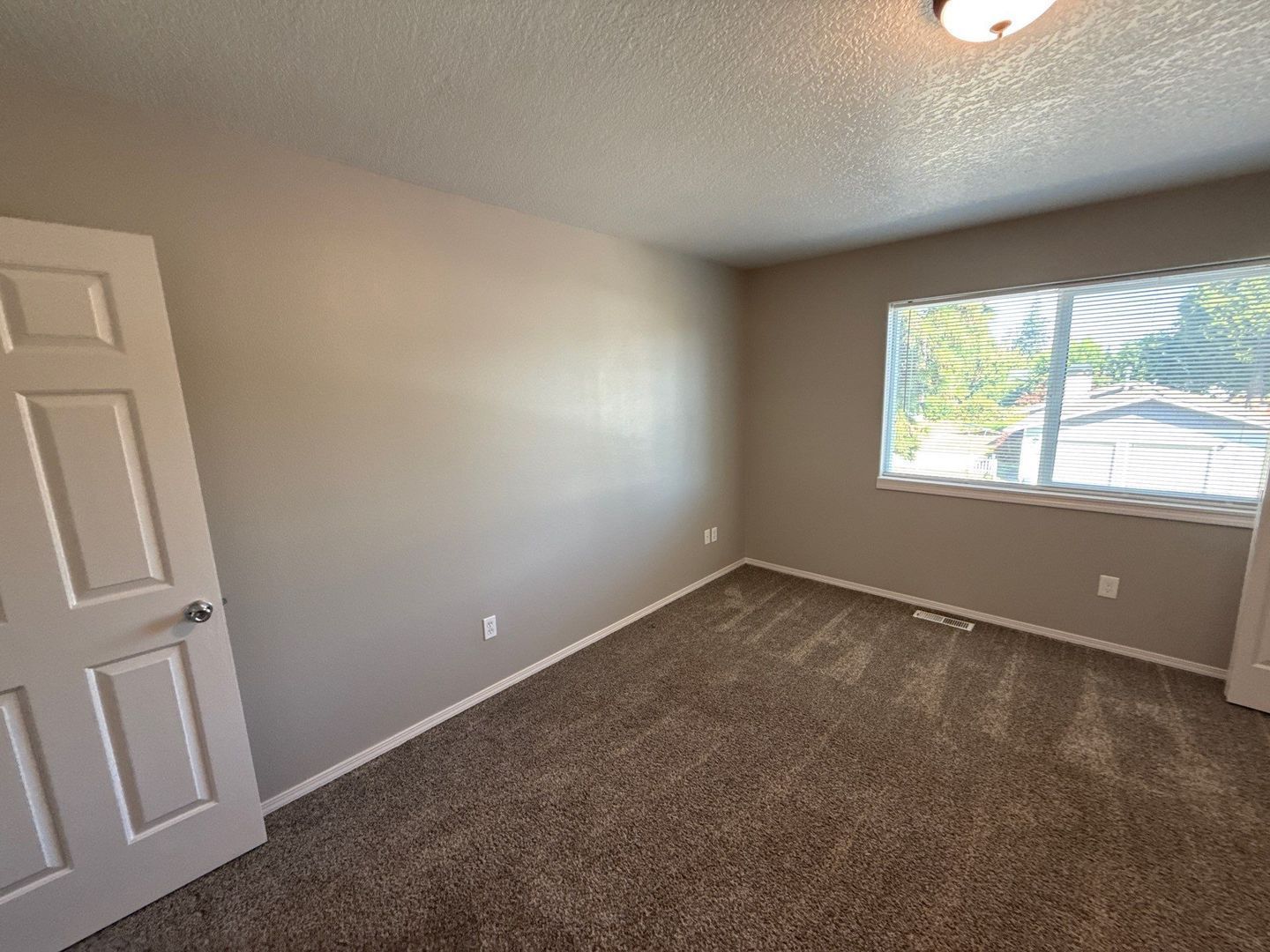 NE Salem 3 Bed 2.5 Bath, 2 Story Duplex, Fenced Yard, Garage, AVAILABLE NOW! property image