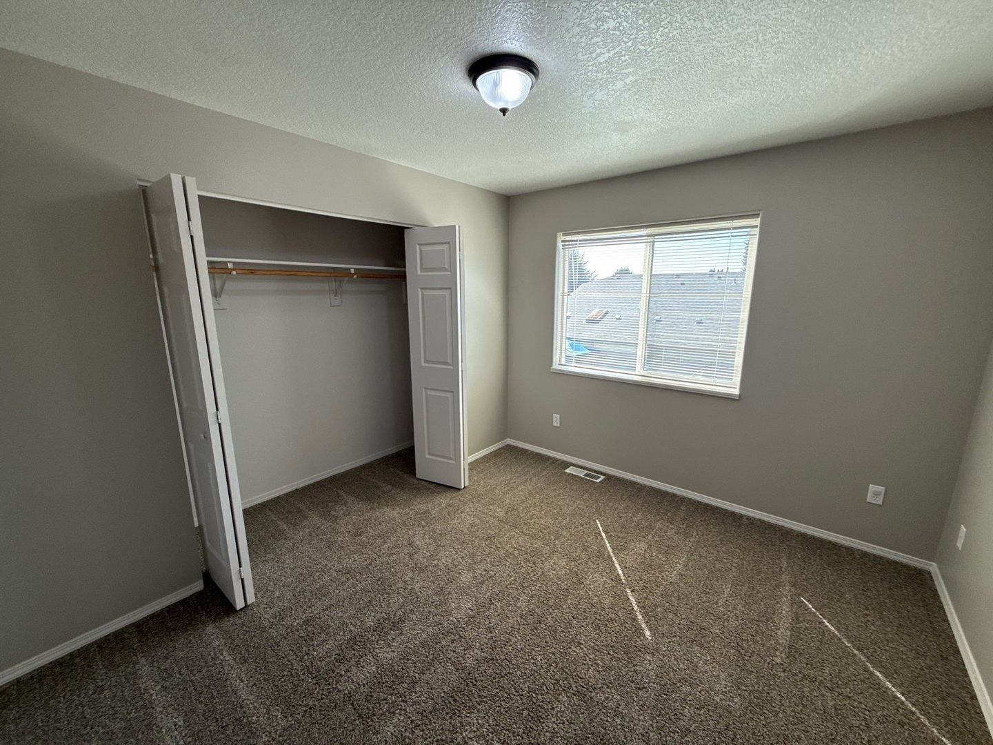 NE Salem 3 Bed 2.5 Bath, 2 Story Duplex, Fenced Yard, Garage, AVAILABLE NOW! property image