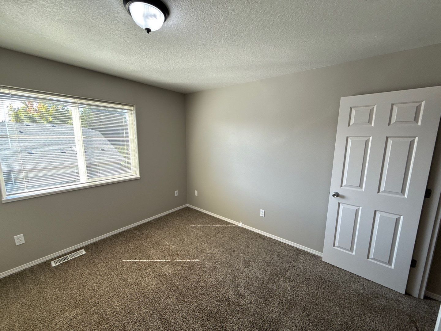 NE Salem 3 Bed 2.5 Bath, 2 Story Duplex, Fenced Yard, Garage, AVAILABLE NOW! property image