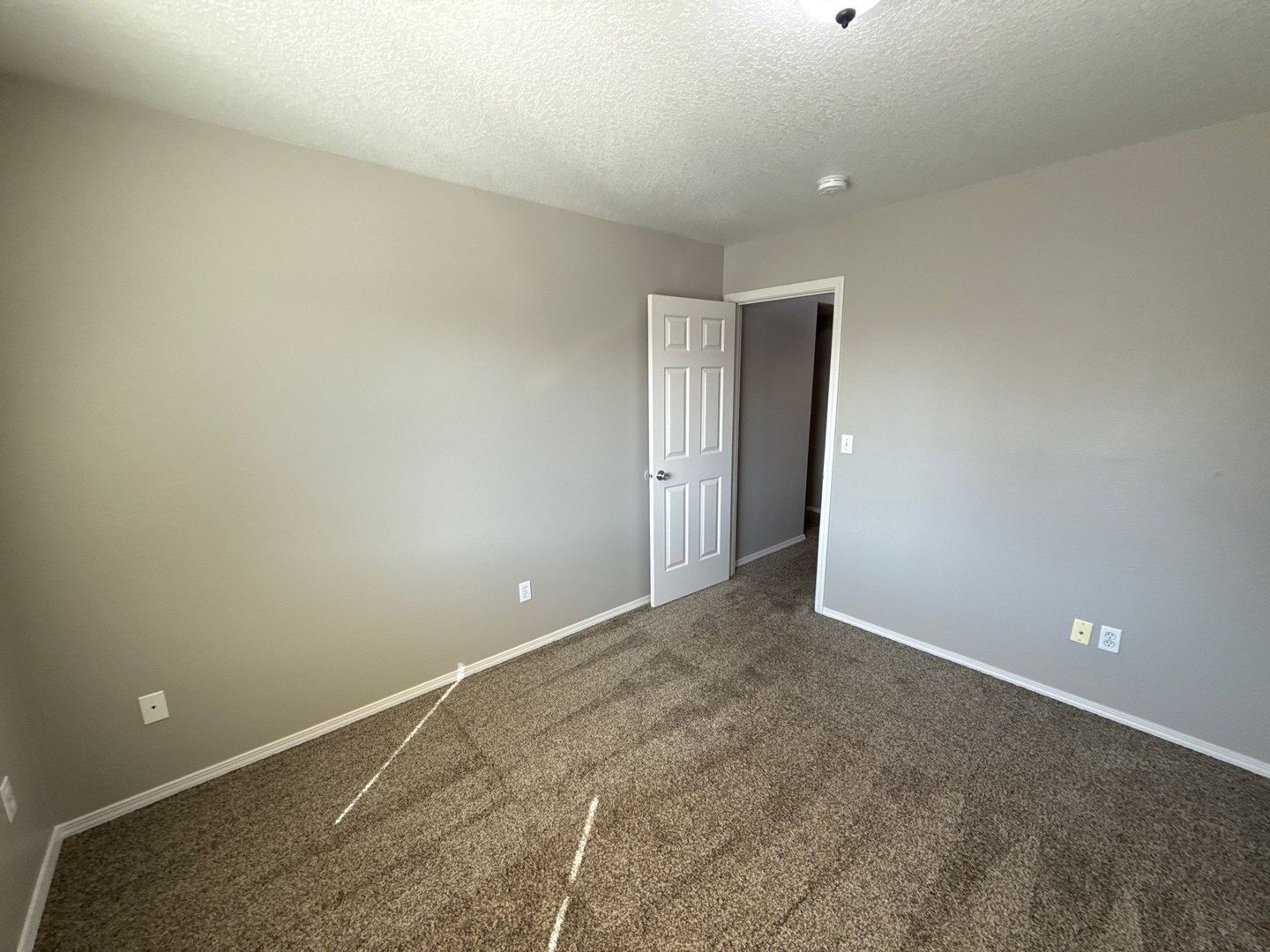 NE Salem 3 Bed 2.5 Bath, 2 Story Duplex, Fenced Yard, Garage, AVAILABLE NOW! property image