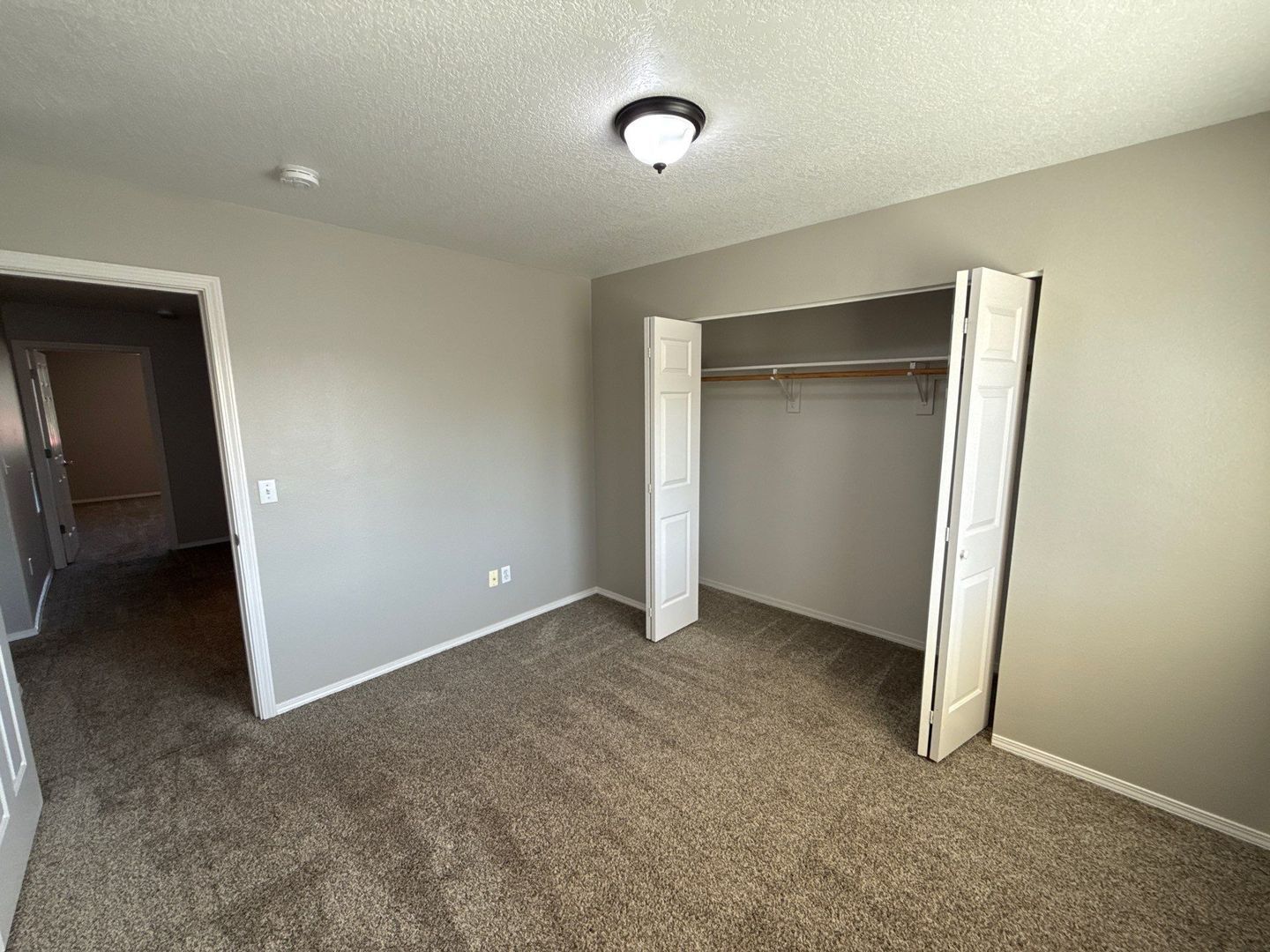 NE Salem 3 Bed 2.5 Bath, 2 Story Duplex, Fenced Yard, Garage, AVAILABLE NOW! property image