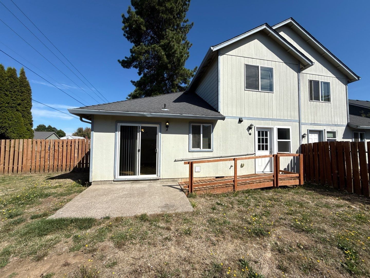 NE Salem 3 Bed 2.5 Bath, 2 Story Duplex, Fenced Yard, Garage, AVAILABLE NOW! property image