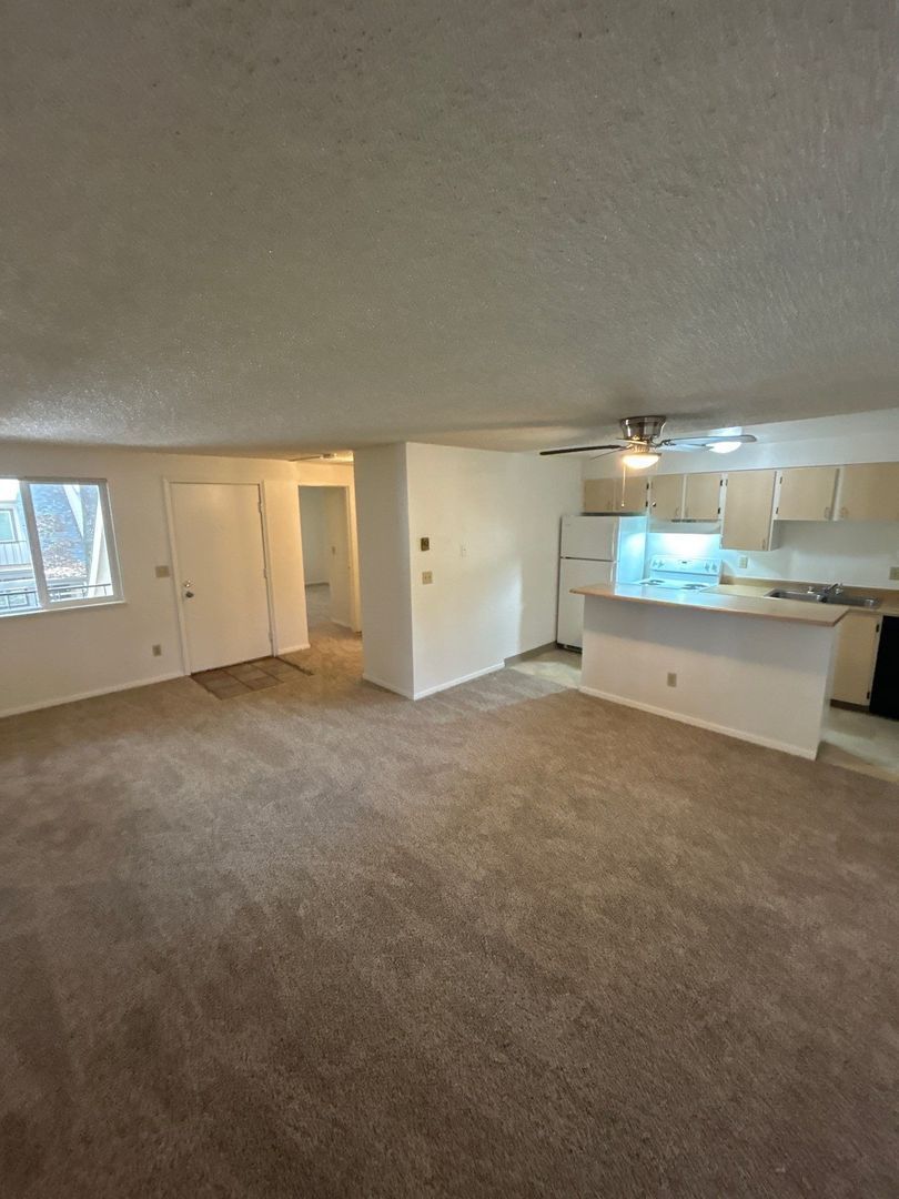$1,025 First 3 Months, S Salem 1 Bed, 1 Bath 2nd Floor Apartment, W/S/G Paid, AVAILABLE NOW! property image