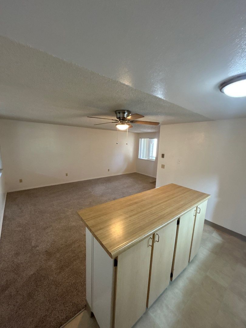 $1,025 First 3 Months, S Salem 1 Bed, 1 Bath 2nd Floor Apartment, W/S/G Paid, AVAILABLE NOW! property image