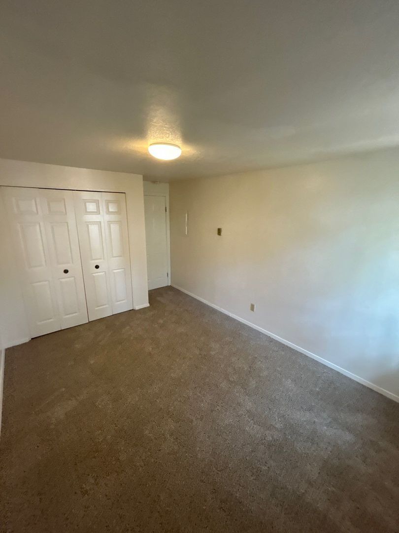 $1,025 First 3 Months, S Salem 1 Bed, 1 Bath 2nd Floor Apartment, W/S/G Paid, AVAILABLE NOW! property image