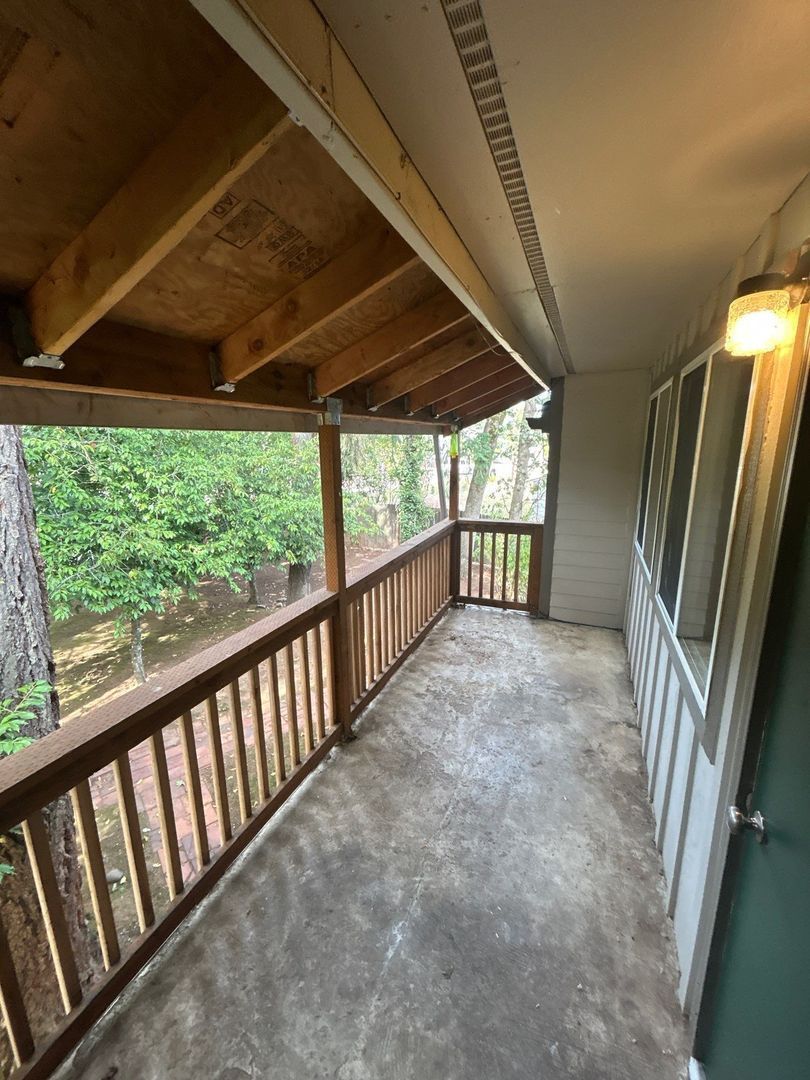 $1,025 First 3 Months, S Salem 1 Bed, 1 Bath 2nd Floor Apartment, W/S/G Paid, AVAILABLE NOW! property image