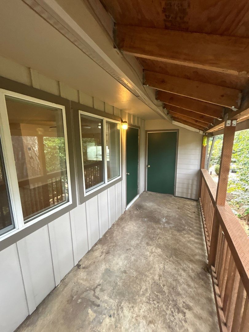 $1,025 First 3 Months, S Salem 1 Bed, 1 Bath 2nd Floor Apartment, W/S/G Paid, AVAILABLE NOW! property image
