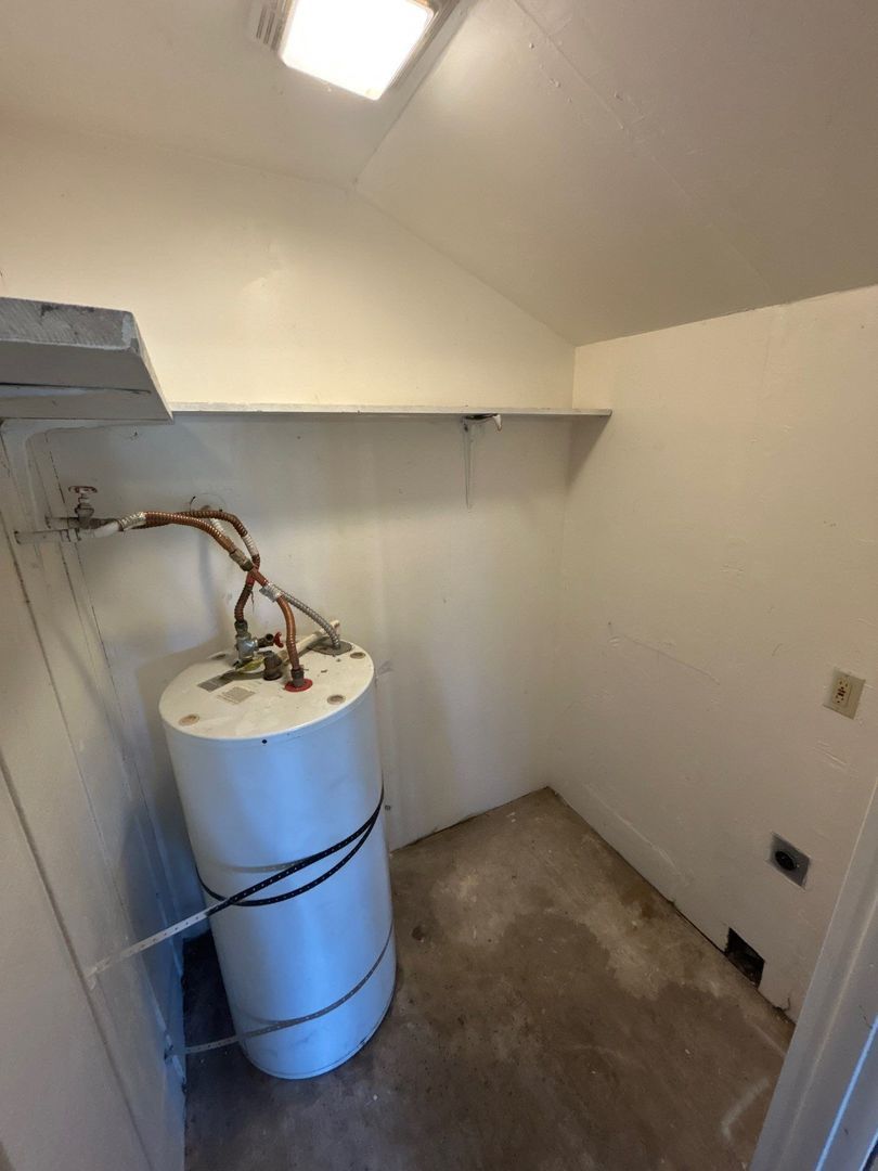 $1,025 First 3 Months, S Salem 1 Bed, 1 Bath 2nd Floor Apartment, W/S/G Paid, AVAILABLE NOW! property image