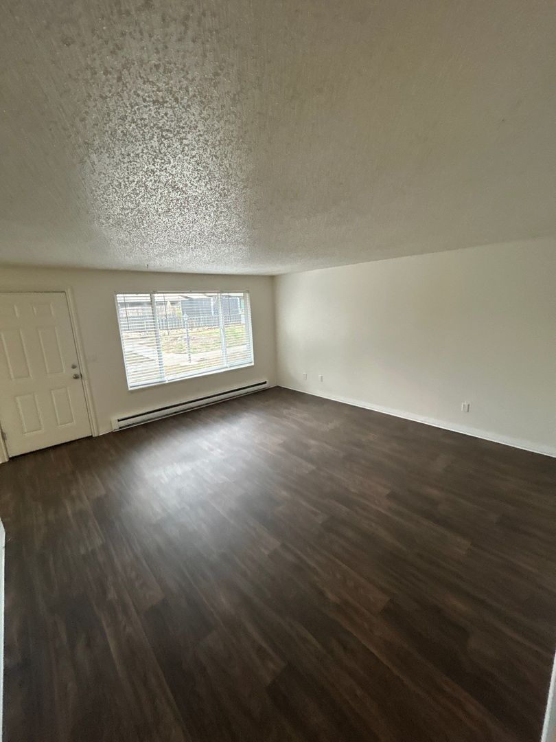 SE Salem 2 Bed 1 Bath 1 Story Complex, AVAILABLE NOW! property image