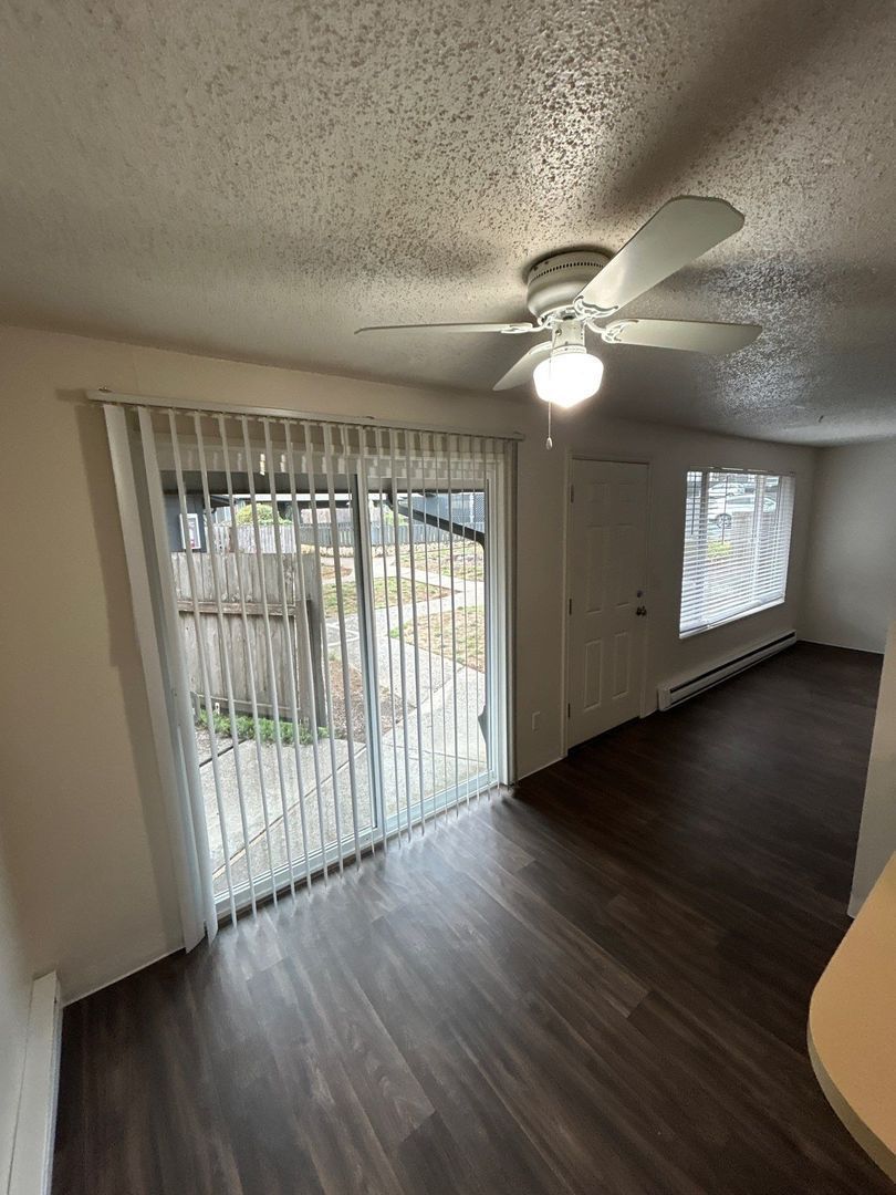 SE Salem 2 Bed 1 Bath 1 Story Complex, AVAILABLE NOW! property image