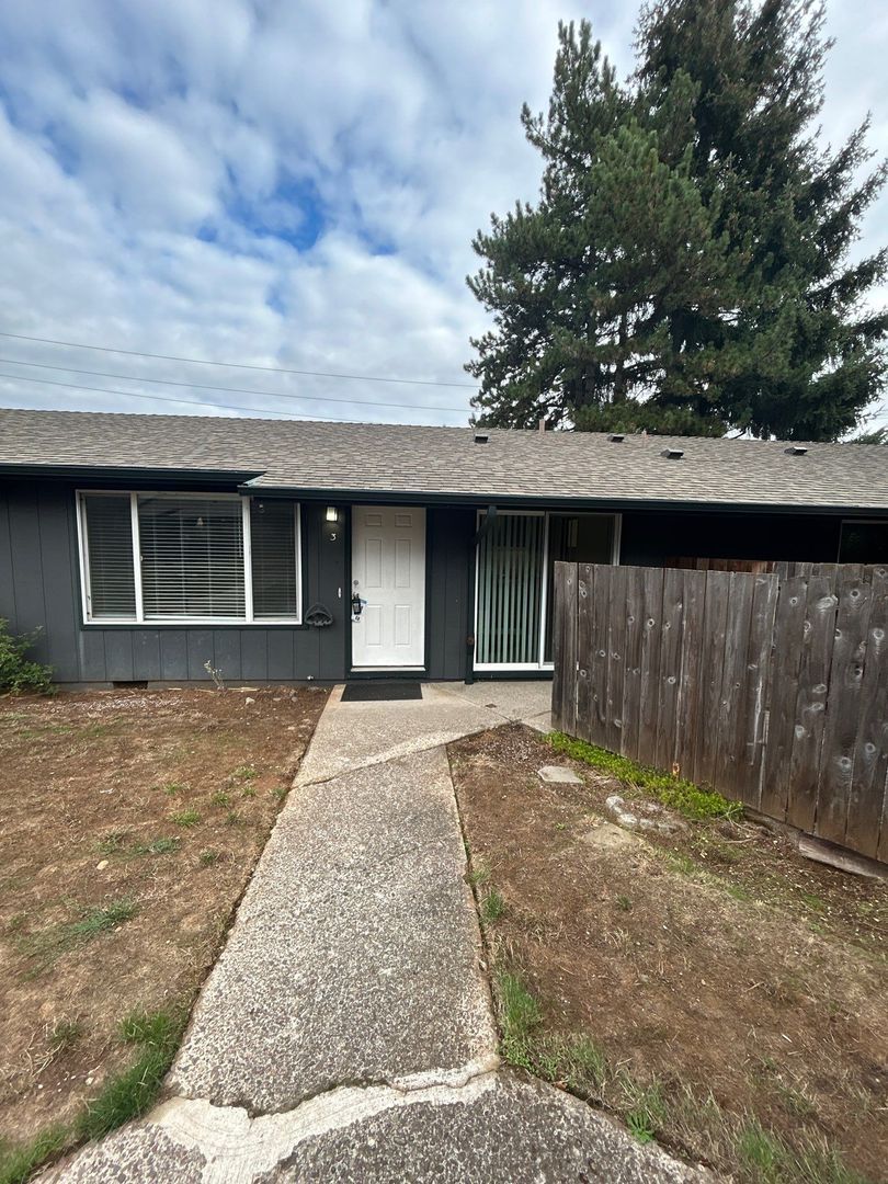 SE Salem 2 Bed 1 Bath 1 Story Complex, AVAILABLE NOW! property image