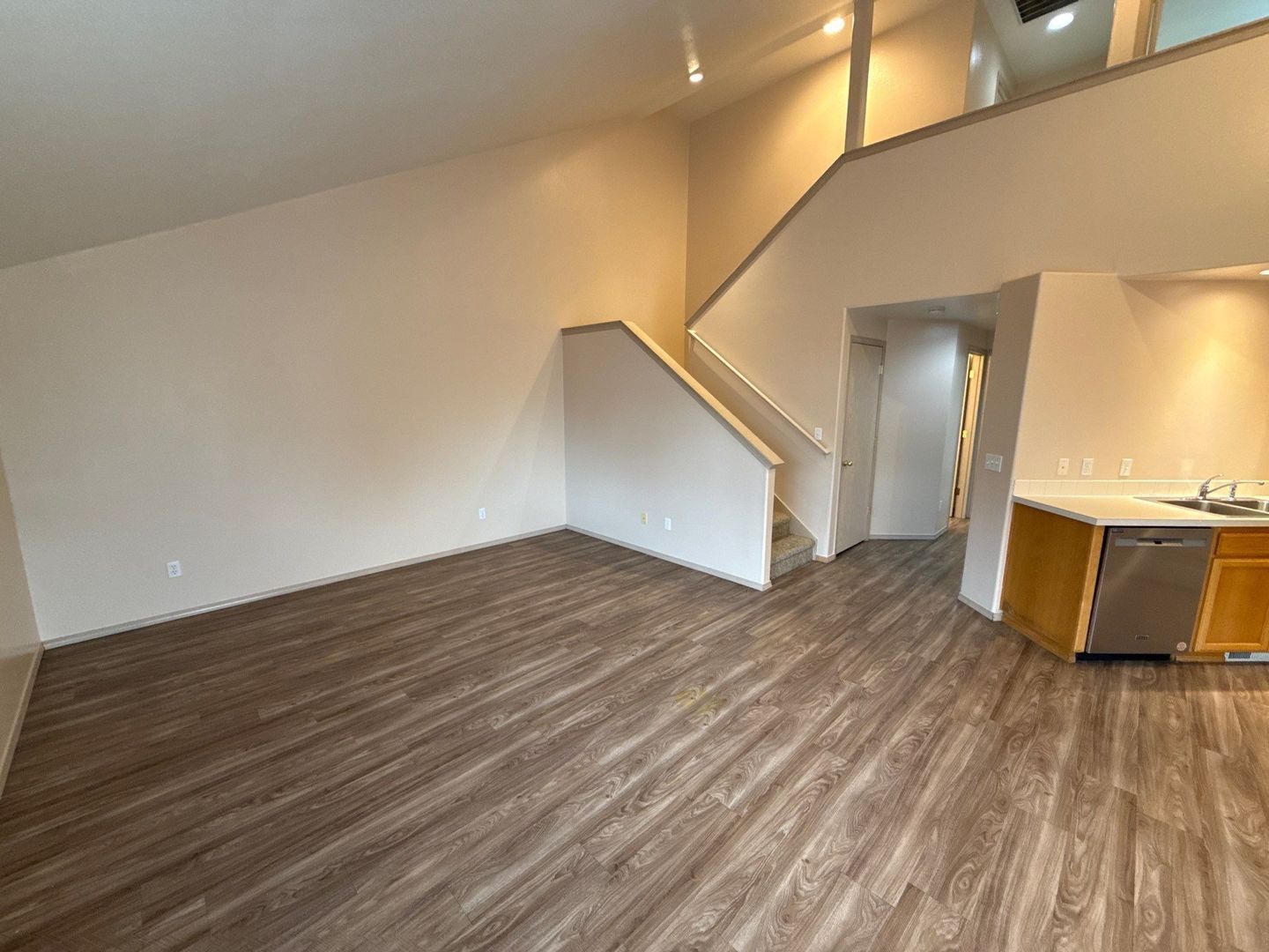 Keizer 3 Bed 2 Bath Duplex, 1 Car Garage, W/S Paid, AVAILABLE NOW! property image