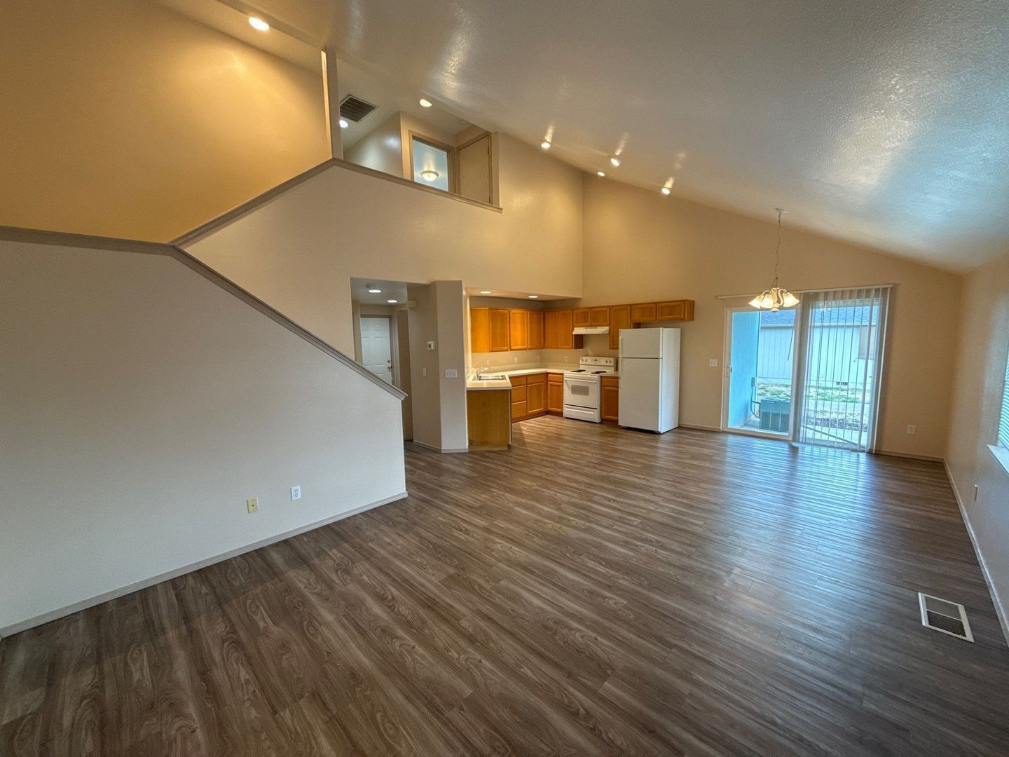 Keizer 3 Bed 2 Bath Duplex, 1 Car Garage, W/S Paid, AVAILABLE NOW! property image