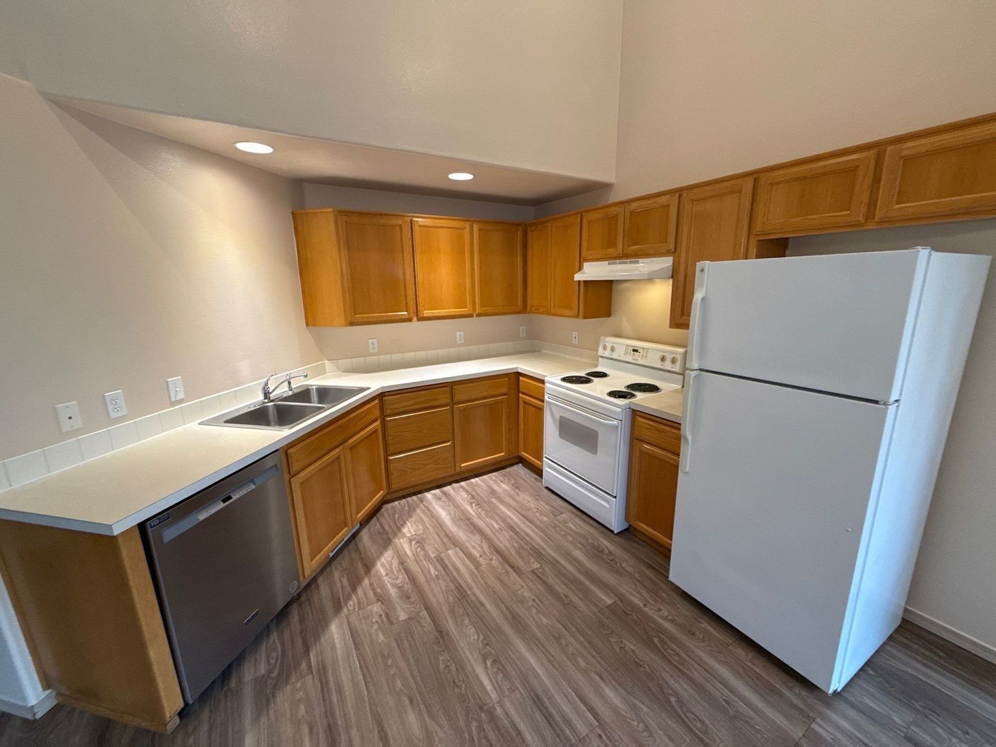 Keizer 3 Bed 2 Bath Duplex, 1 Car Garage, W/S Paid, AVAILABLE NOW! property image