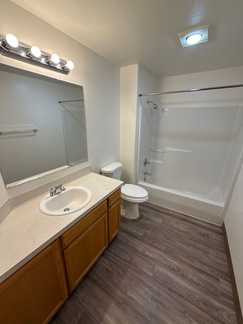 Keizer 3 Bed 2 Bath Duplex, 1 Car Garage, W/S Paid, AVAILABLE NOW! property image