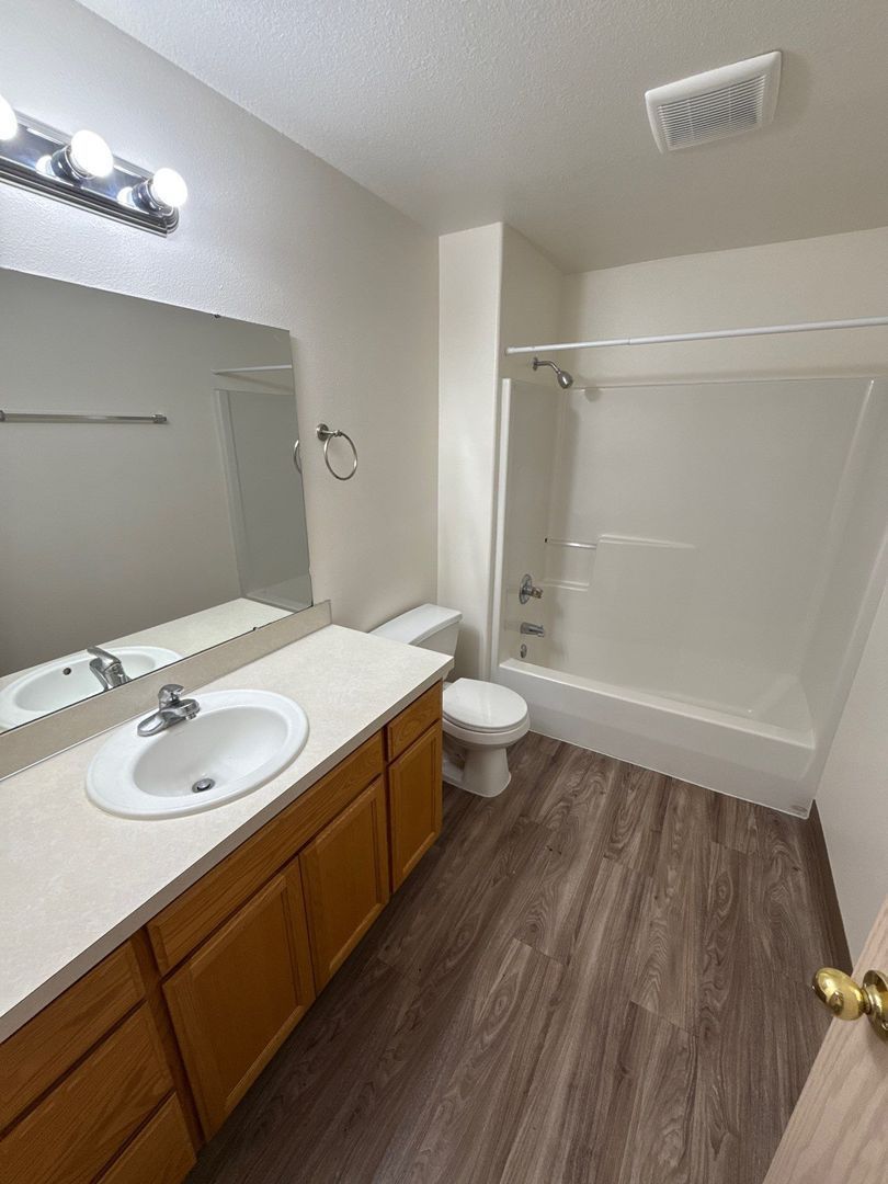 Keizer 3 Bed 2 Bath Duplex, 1 Car Garage, W/S Paid, AVAILABLE NOW! property image