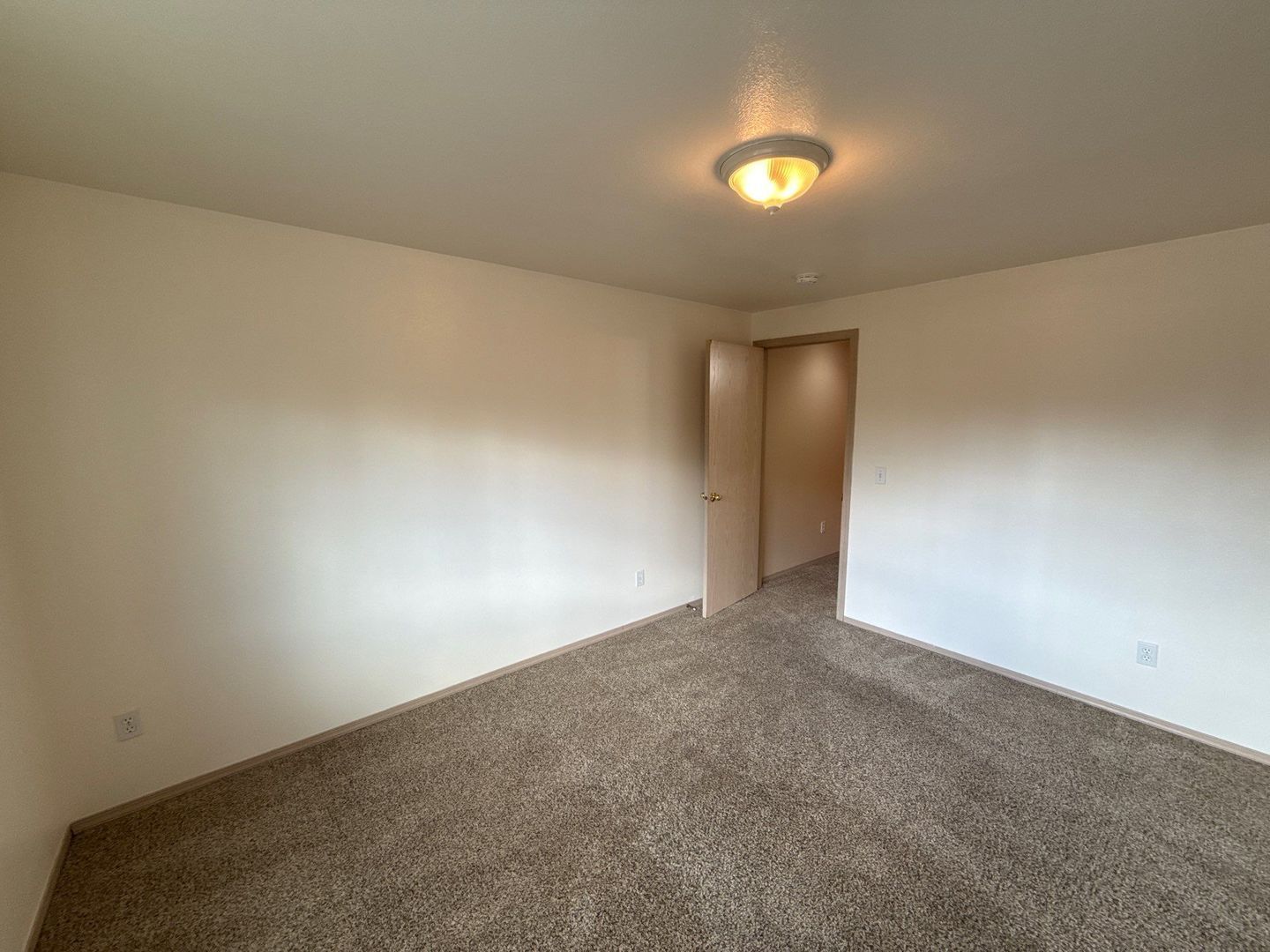 Keizer 3 Bed 2 Bath Duplex, 1 Car Garage, W/S Paid, AVAILABLE NOW! property image