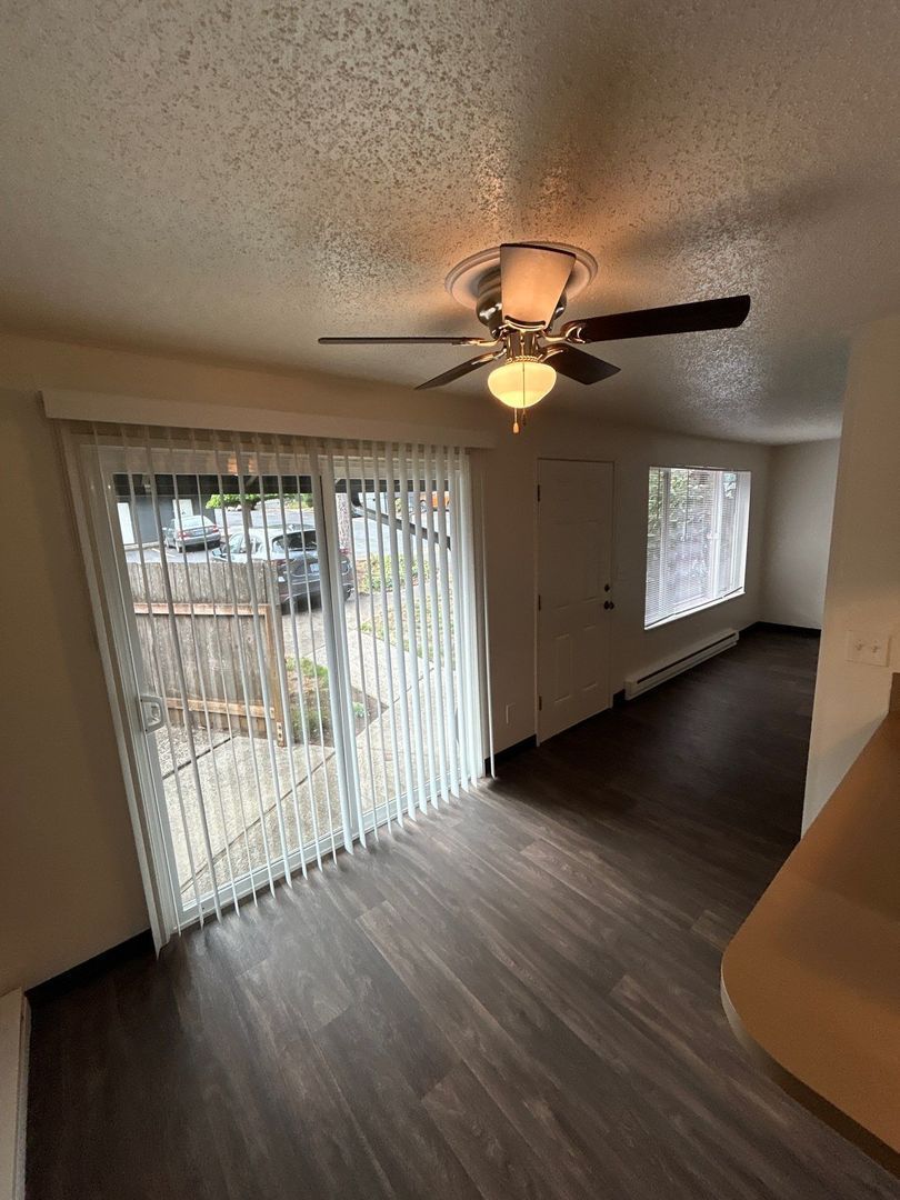 SE Salem 2 Bed 1 Bath 1 Story Complex, AVAILABLE NOW! property image