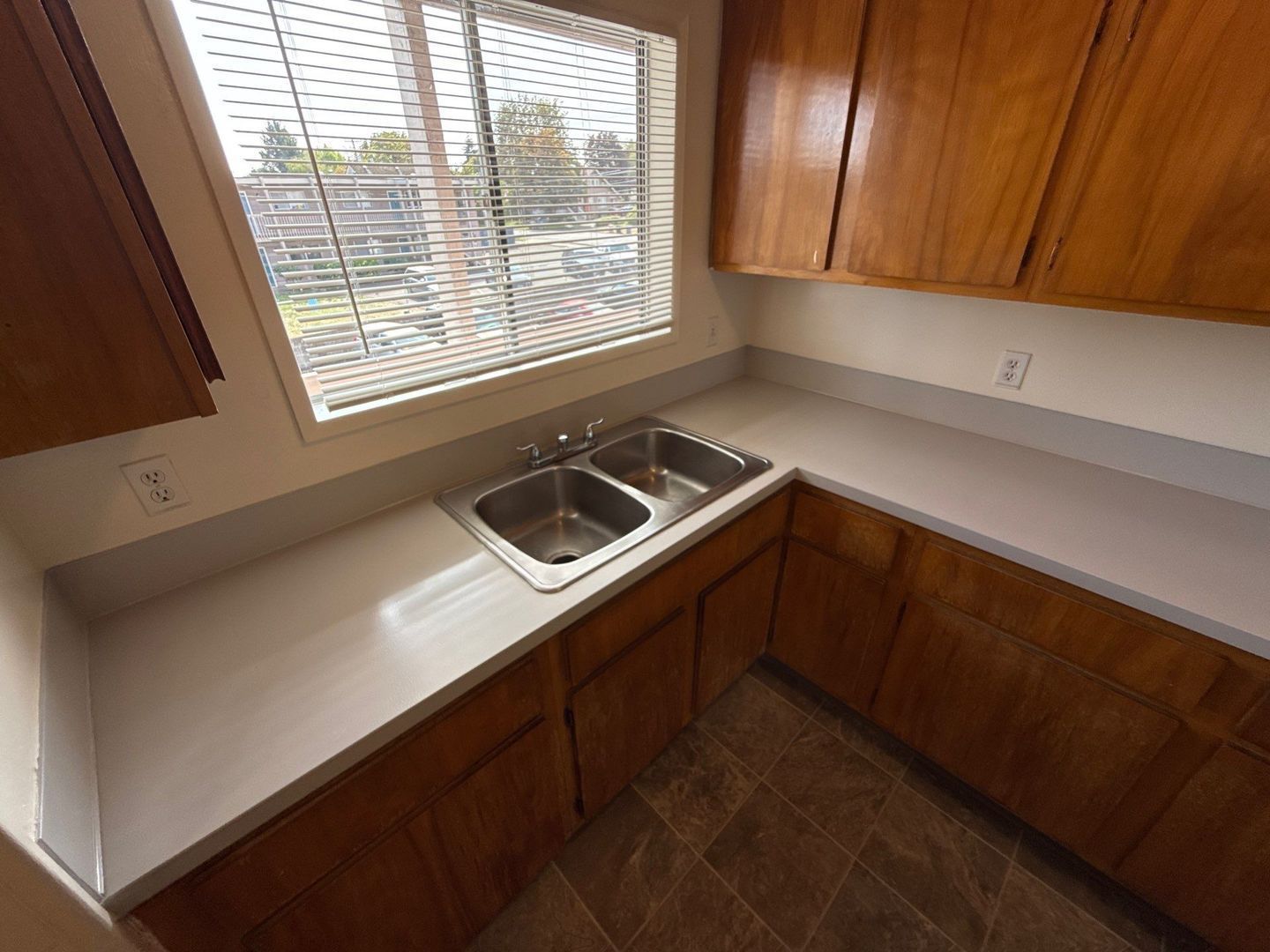 $995 First 3 Months,  SW Dallas 1 Bed 1 Bath 3rd Floor Apartment, W/S/G Paid, AVAILABLE NOW! property image