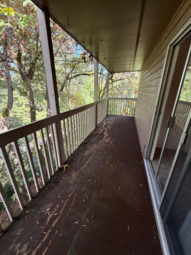 $995 First 3 Months,  SW Dallas 1 Bed 1 Bath 3rd Floor Apartment, W/S/G Paid, AVAILABLE NOW! property image
