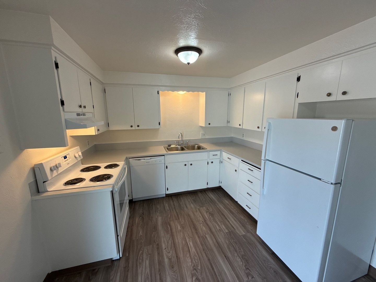 $1,095 First 6 Months, NE Salem 2 Bed 1 Bath 2nd Floor Apartment, W/S/G Paid | AVAILABLE NOW! property image