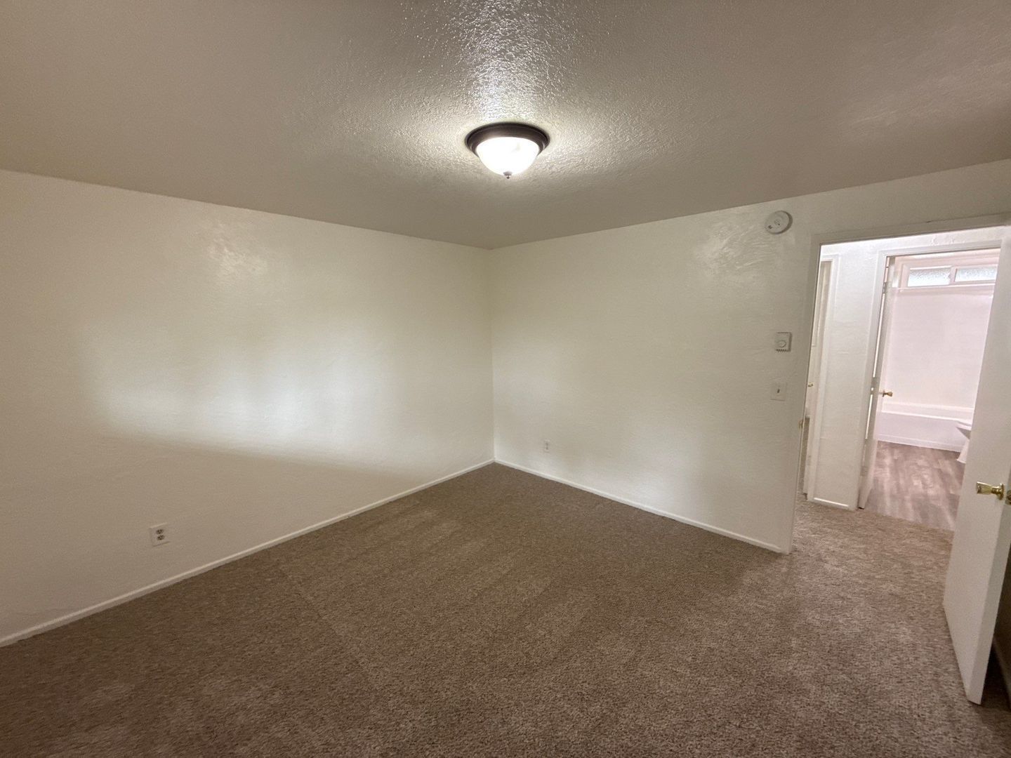 $1,095 First 6 Months, NE Salem 2 Bed 1 Bath 2nd Floor Apartment, W/S/G Paid | AVAILABLE NOW! property image