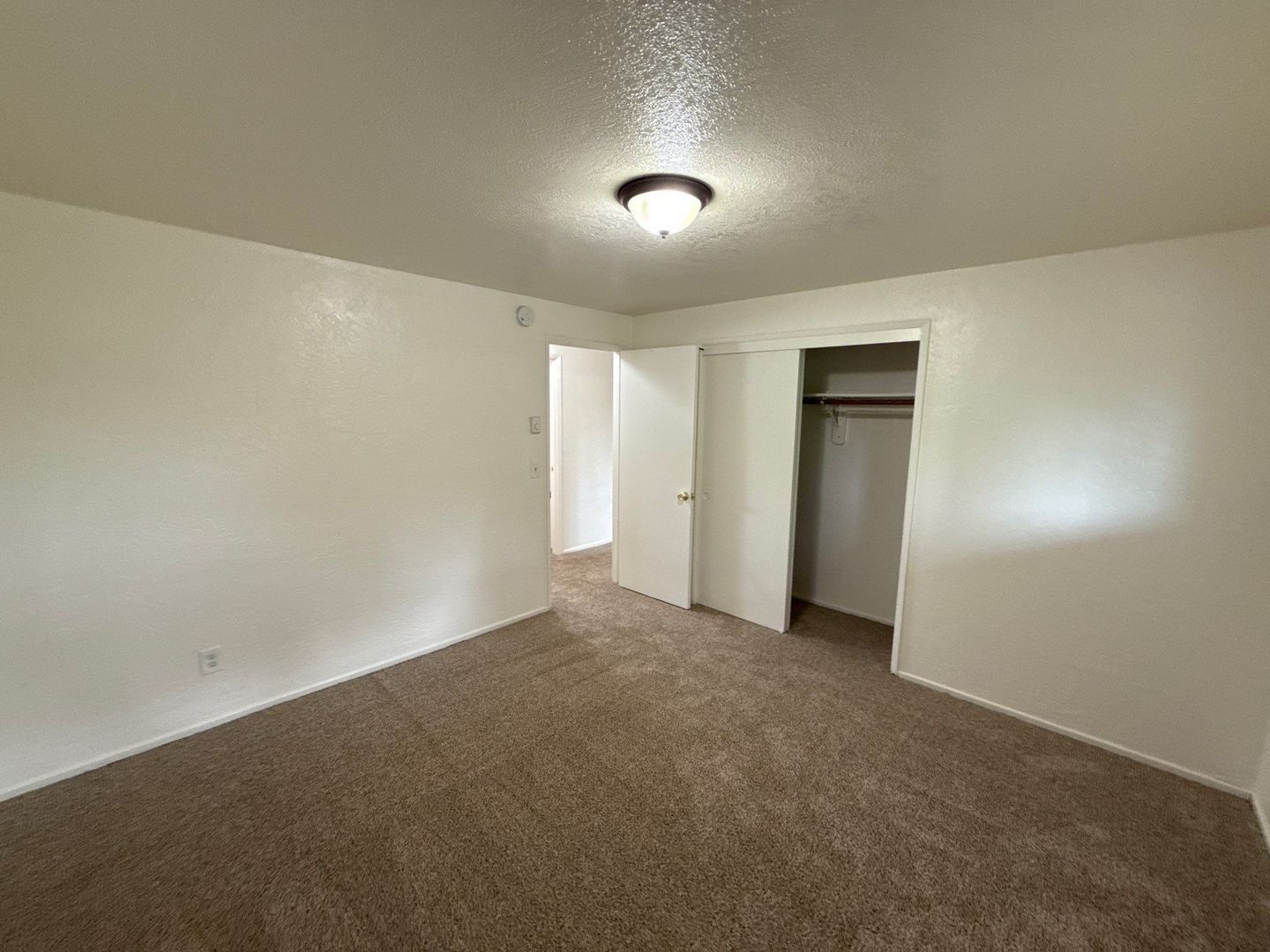 $1,095 First 6 Months, NE Salem 2 Bed 1 Bath 2nd Floor Apartment, W/S/G Paid | AVAILABLE NOW! property image