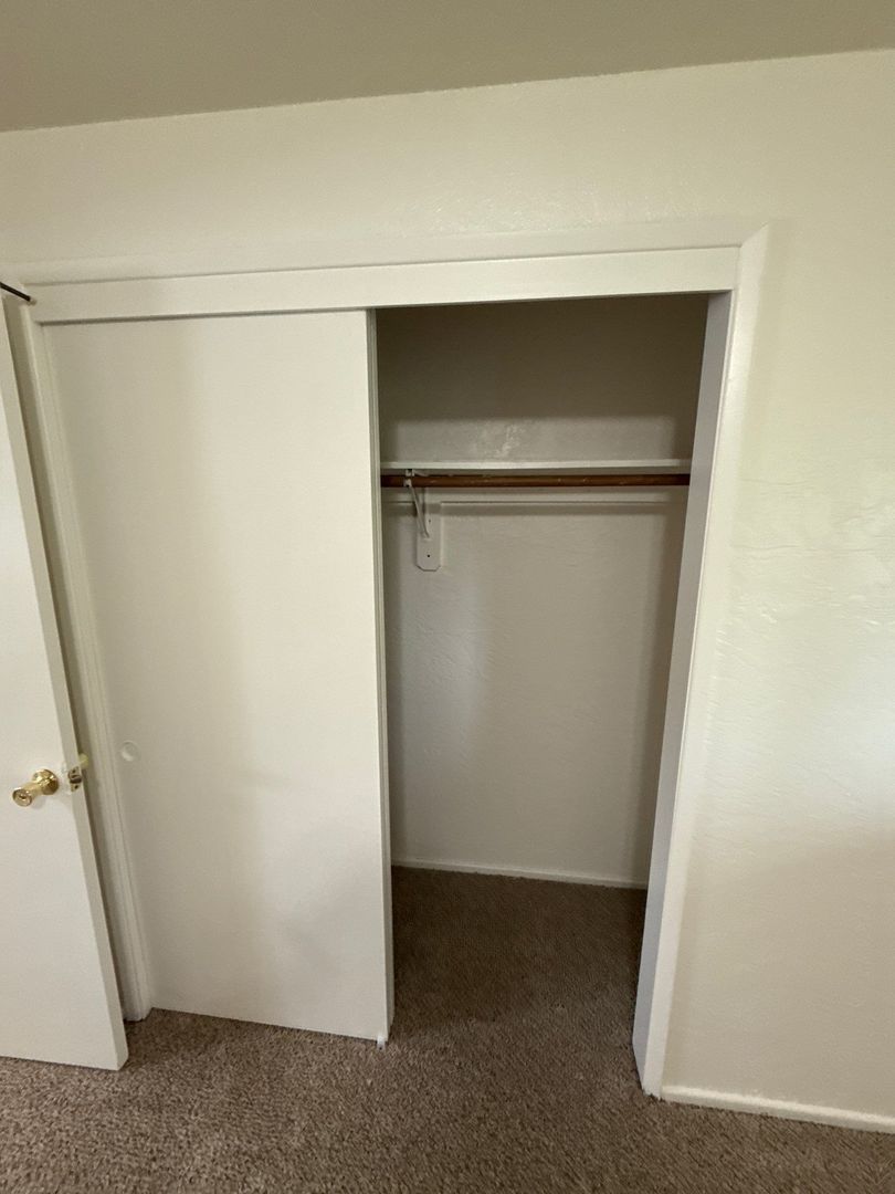 $1,095 First 6 Months, NE Salem 2 Bed 1 Bath 2nd Floor Apartment, W/S/G Paid | AVAILABLE NOW! property image