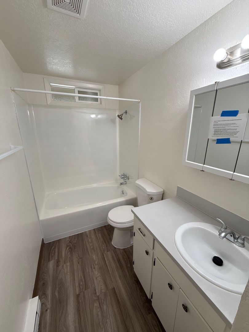 $1,095 First 6 Months, NE Salem 2 Bed 1 Bath 2nd Floor Apartment, W/S/G Paid | AVAILABLE NOW! property image