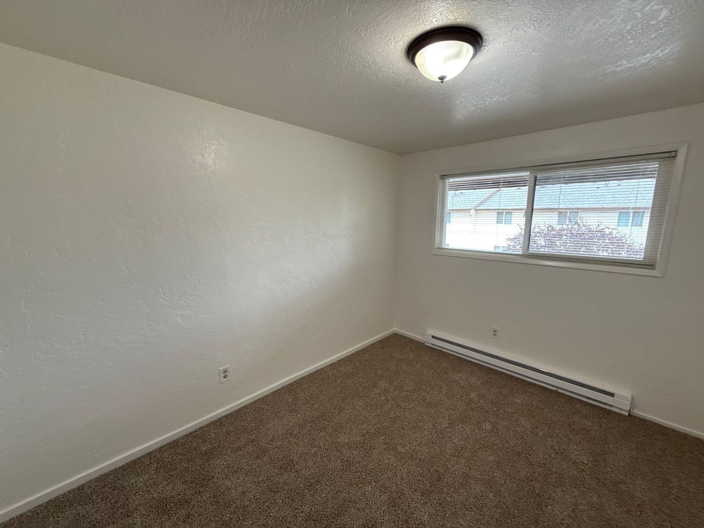 $1,095 First 6 Months, NE Salem 2 Bed 1 Bath 2nd Floor Apartment, W/S/G Paid | AVAILABLE NOW! property image