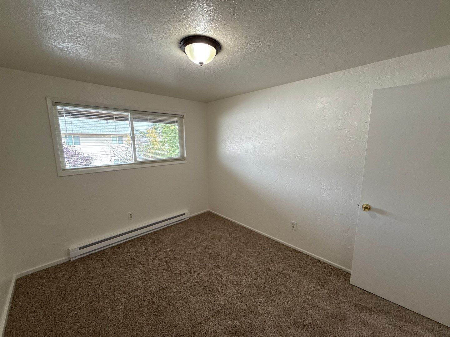 $1,095 First 6 Months, NE Salem 2 Bed 1 Bath 2nd Floor Apartment, W/S/G Paid | AVAILABLE NOW! property image