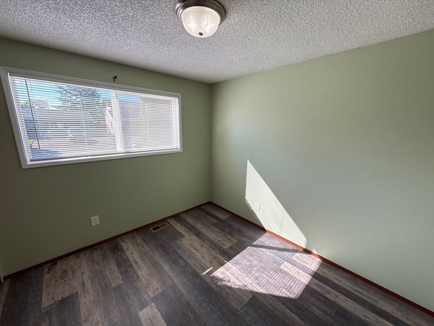 Albany 3 Bed,  1 Bath Single Family Home, Fenced Yard, Available Now! property image
