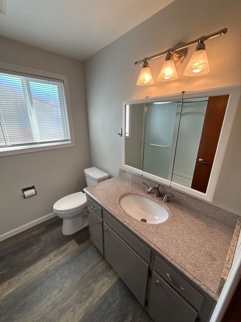 Albany 3 Bed,  1 Bath Single Family Home, Fenced Yard, Available Now! property image