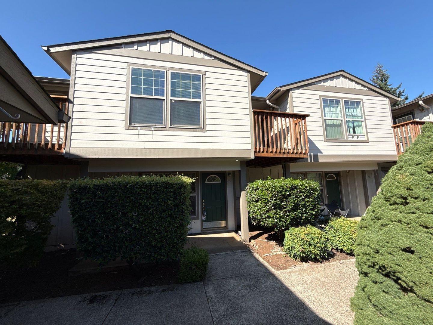 S Salem TownHouse 3 Bed, 1.5 Bath Apartment, W/D Hook-Ups, AVAILABLE NOW! property image